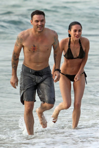 Megan Fox spotted on May 31st 2010 while swimming at the beach in Hawaii with her boyfriend Brian Austin Green 1