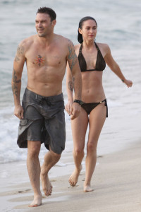 Megan Fox spotted on May 31st 2010 while swimming at the beach in Hawaii with her boyfriend Brian Austin Green 3