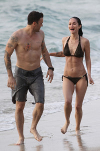 Megan Fox spotted on May 31st 2010 while swimming at the beach in Hawaii with her boyfriend Brian Austin Green 7