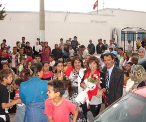 picture of star academy student badria Al Sayed from Yunis as she reaches home at the airport 4