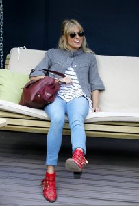 Sienna Miller seen on May 28th 2010 at the RHS Chelsea Flower Show 1