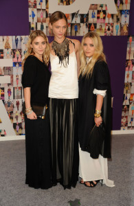 Ashley Olsen and Mary Kate Olsen arrive at the 2010 CFDA Fashion Awards at Alice Tully Hall at Lincoln Center on June 7th 2010 in New York City 5