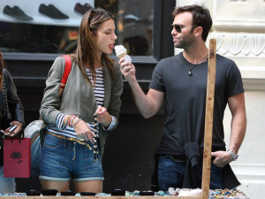 Alessandra Ambrosio seen with her boyfriend Jamie Mazur on June 9th 2010 as they have lunch with some friends at Bar Pitti and then shopping in Soho 4