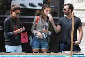 Alessandra Ambrosio seen with her boyfriend Jamie Mazur on June 9th 2010 as they have lunch with some friends at Bar Pitti and then shopping in Soho 7