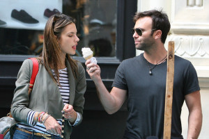 Alessandra Ambrosio seen with her boyfriend Jamie Mazur on June 9th 2010 as they have lunch with some friends at Bar Pitti and then shopping in Soho 3