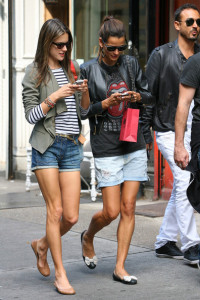 Alessandra Ambrosio seen with her boyfriend Jamie Mazur on June 9th 2010 as they have lunch with some friends at Bar Pitti and then shopping in Soho 5