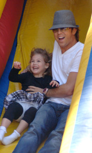 Larry Birkhead and daughter Dannielynn seen on June 13th 2010 as they were together at the Los Angeles Farmers Market 2