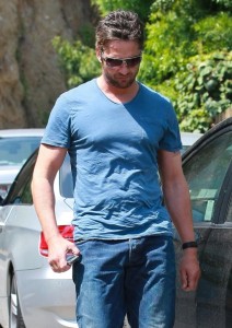 Gerard Butler seen on June 12th 2010 heading to a party at a friends house in Hollywood 4