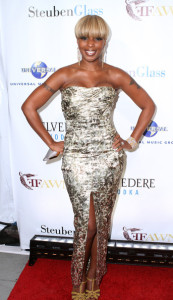 Mary J Blige attends An Evening with Mary J Blige and Friends at Cipriani Wall Street on June 17th 2010 in New York 4