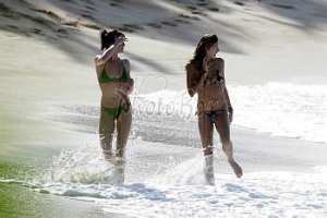 jill mccormick cameron diaz eddie vedder beach hawaii 3