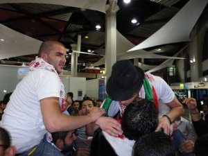 photo of Mohamad Rafe3 from Jordan on May 15th 2011 as he arrived back to his country at the airpoty 10