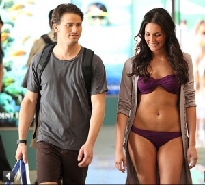 Taylor Cole and Jason Ritter as Vicky Roberts and Sean Walker 4