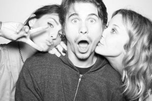 Taylor Cole with Jason Ritter and Sarah Roemer on July 24th 2010 at the NERD Party Comic Con Paddle Jam Photobooth 3