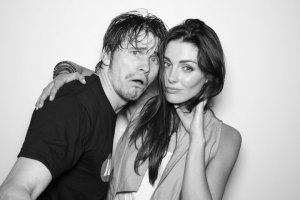 Taylor Cole with Jason Ritter on July 24th 2010 at the NERD Party Comic Con Paddle Jam Photobooth 4