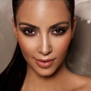 Kim Kardashian face closeup photoshoot of may 2011