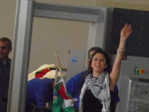 Layan Bazlamit picture in Beirut airport on July 3rd 2011 to depart back to jordan after she left staracademy 1