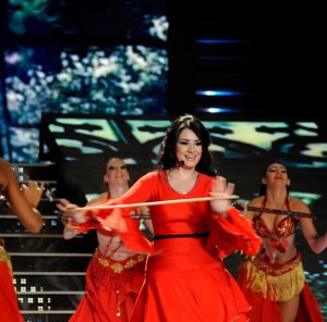 the  14th prime of staracademy on July 1st 2011 photo of Sara Farah singing onstage