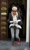 Sienna Miller shopping with friends at Sloane street where they also had lunch afterwards on february 11th 2009 4