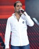 abdel aziz singing on stage of staracademy6 on May 8th 2009 at the LBC Star Academy 12th prime