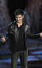 Taylor Lautner accepts the Best Fantasy Movie award onstage during the Spike TVs 2009 Scream Awards