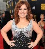 Kelly Clarkson arrives at the 2009 American Music Awards on November 22nd 2009