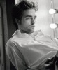 Robert Pattinson black and white photo shoot of December 2009 issue of Vanity Fair Magazine 1