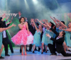 pictrure of the Star Academy 7 prime 16th finale while Hilda Khalife the show presenter on stage dancing with the dancers 4